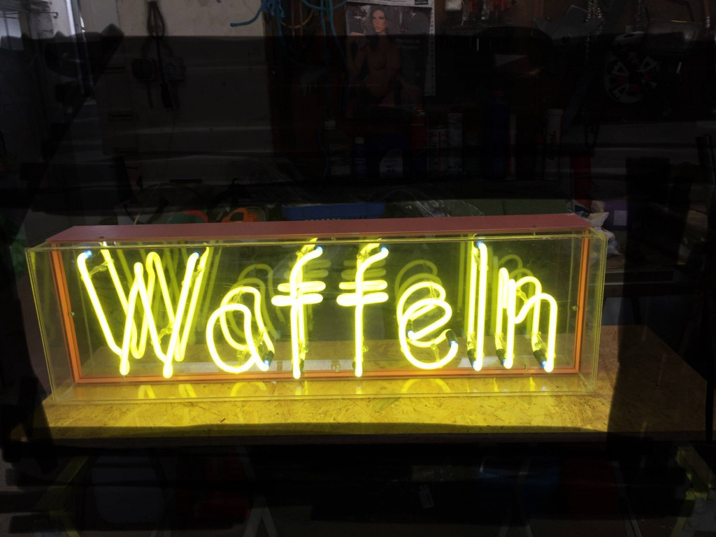 Neon Schilder Kasten Zu